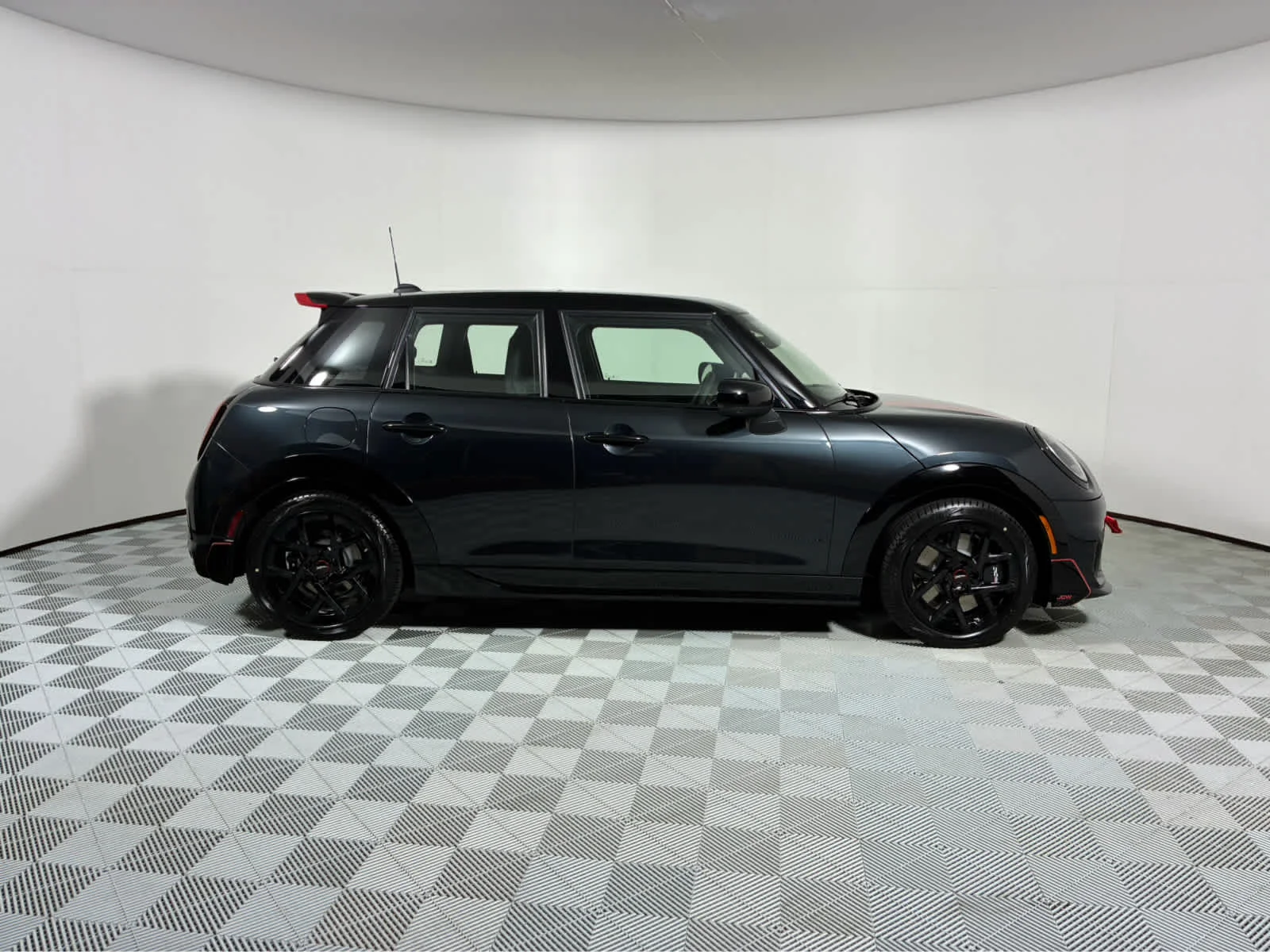 New 2026 LEGEND GREY MINI Iconic image 2
