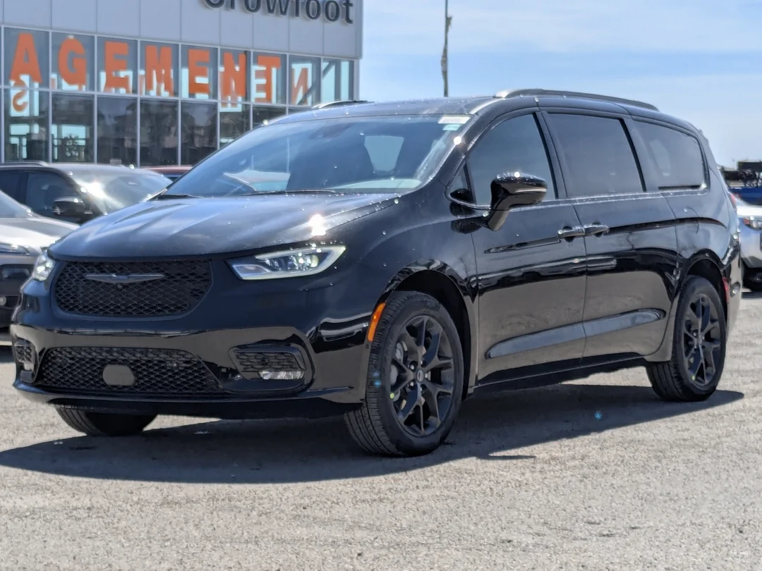 New 2026 Black Chrysler Select - - AWD - Full Sunroof - S Appearance - 360 Camera - Remote Start & More! image 4