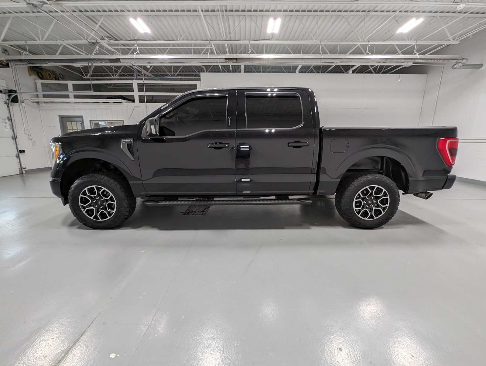 Used 2021 Agate Black Ford XLT image 12
