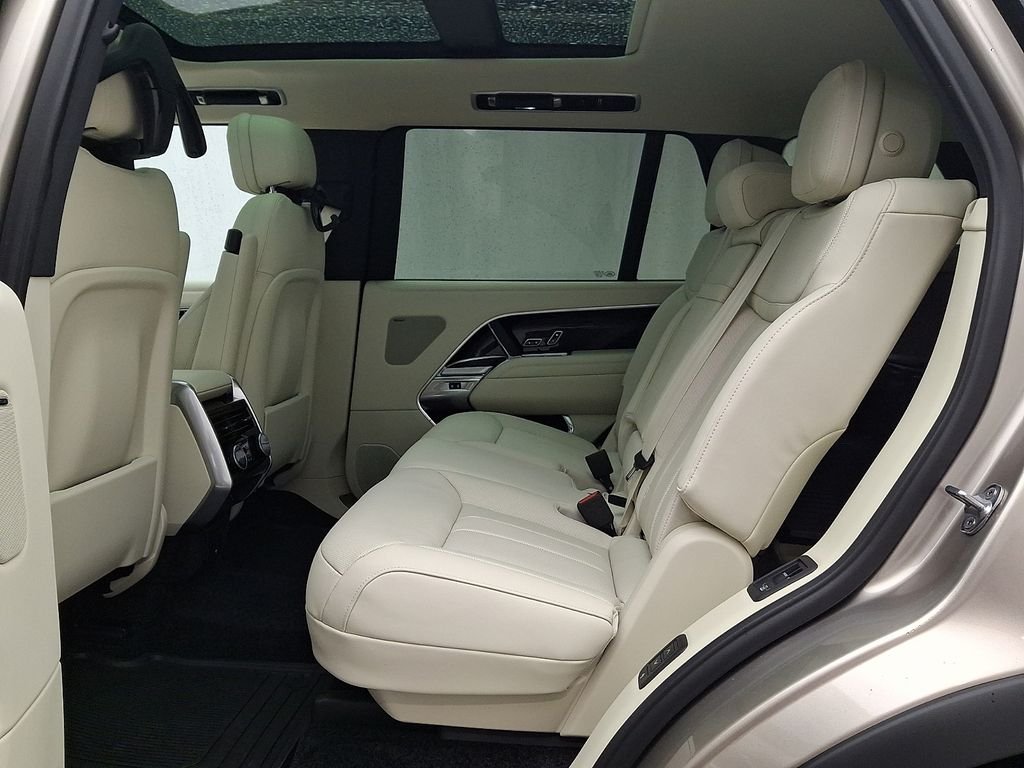 New 2026 Batumi Gold Premium Metallic Land Rover SE image 6