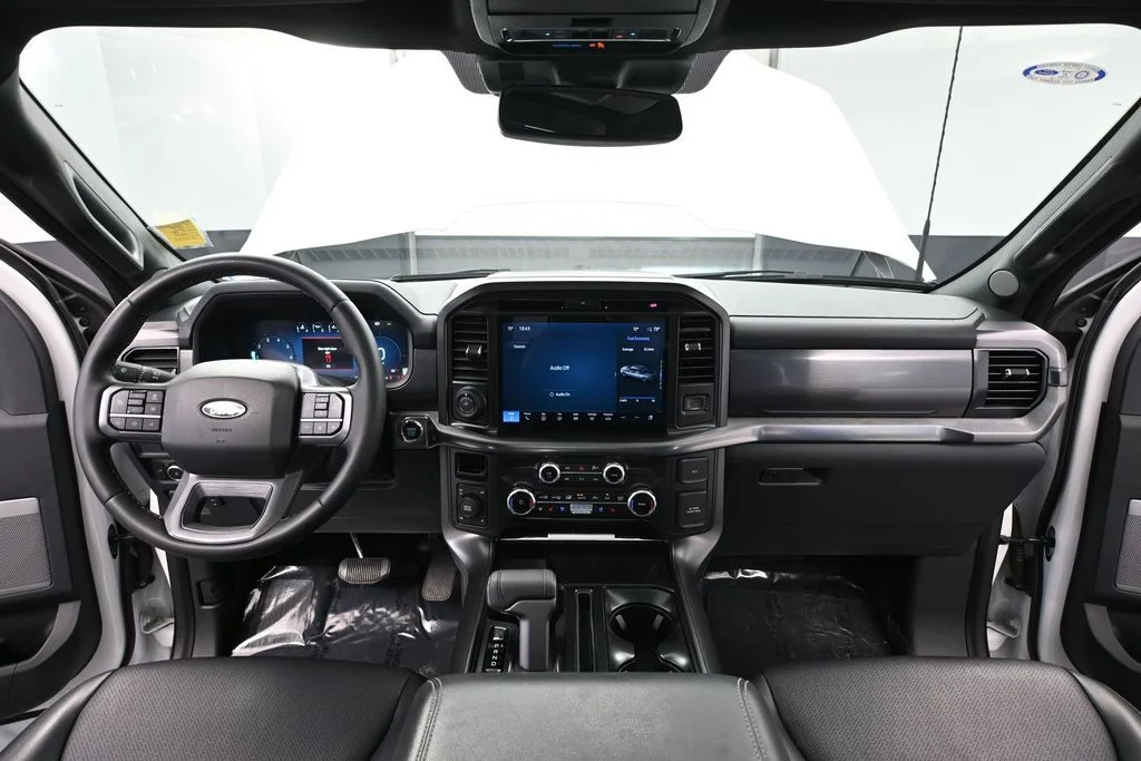 Used 2025 White Ford Lariat image 27