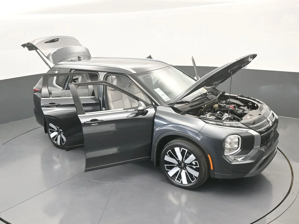 New 2026 Gray Mitsubishi SEL image 70