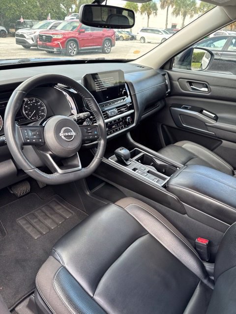 Used 2022 Super Black Nissan SL image 2