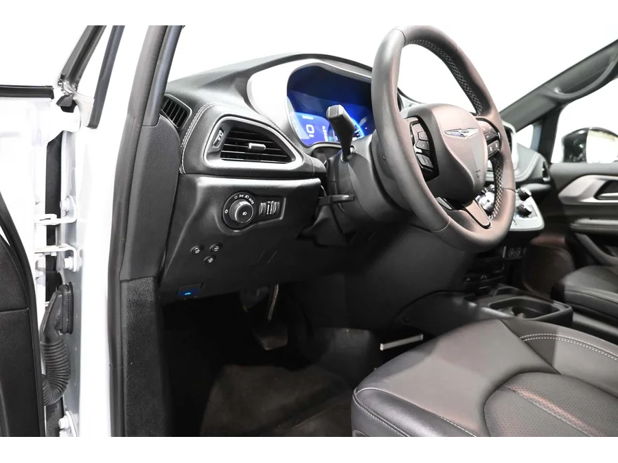2024 Chrysler Pacifica Touring L - Photo 33