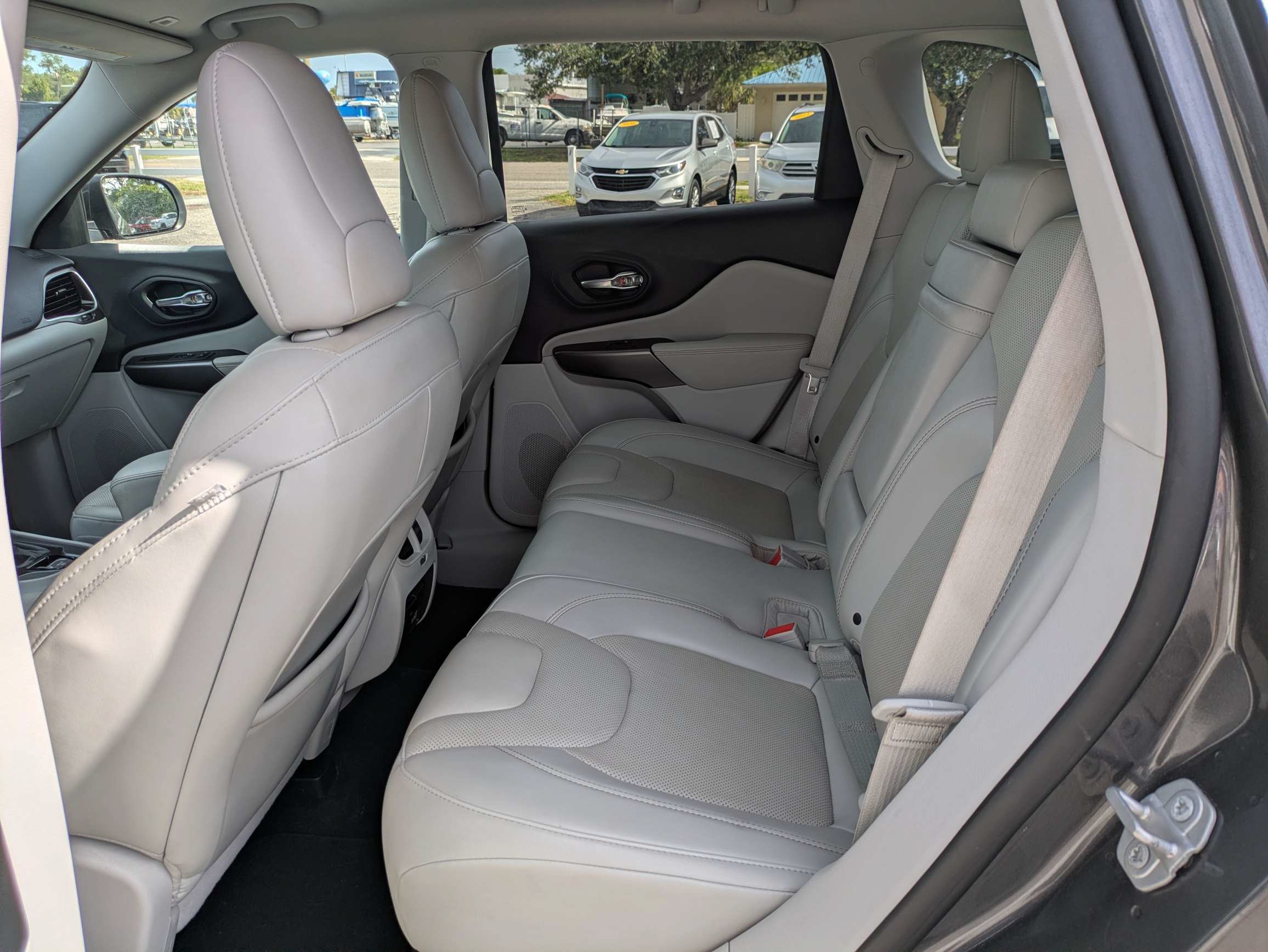 Used 2019 Granite Crystal Metallic Clearcoat Jeep Limited image 18