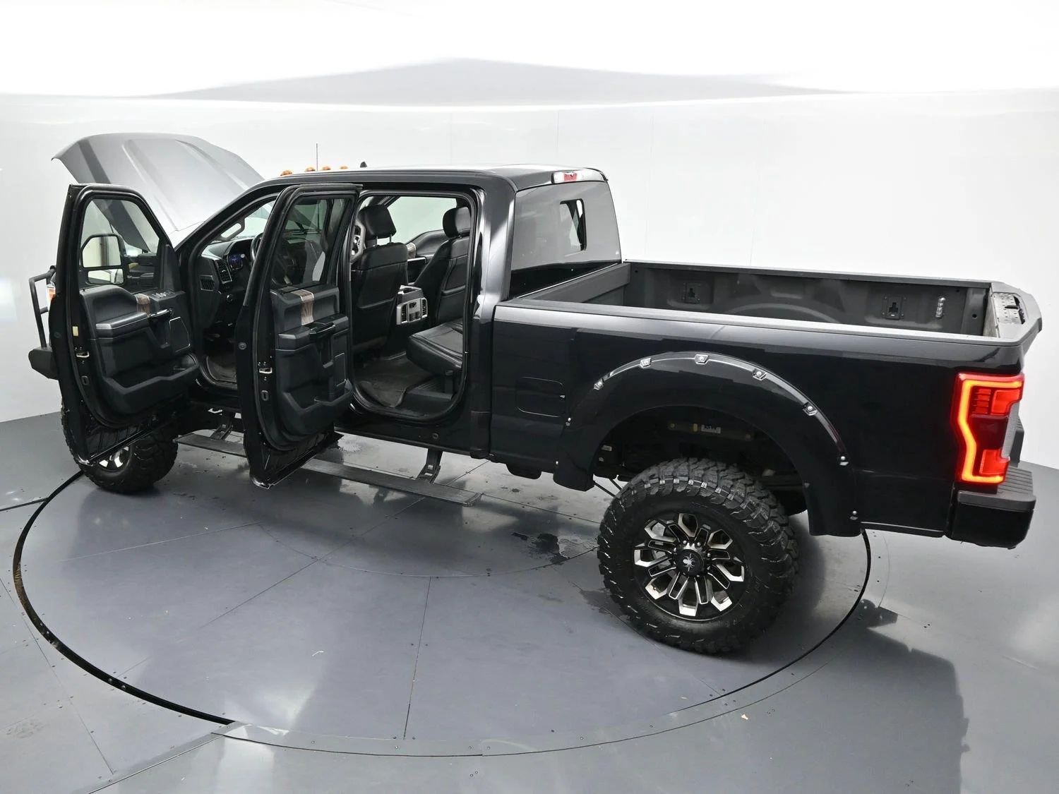 Used 2019 Agate Black Ford LARIAT image 48