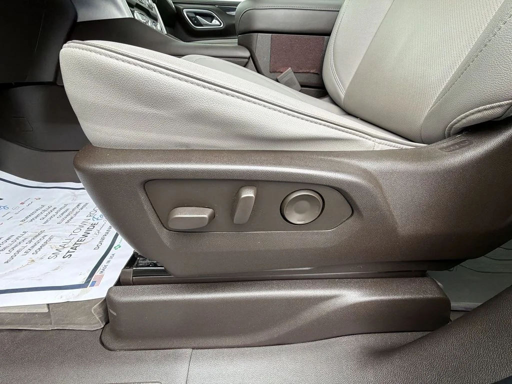 Used 2023 White GMC SLT image 20