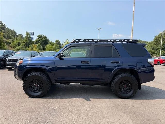 Used 2021 Blue Toyota Venture image 5