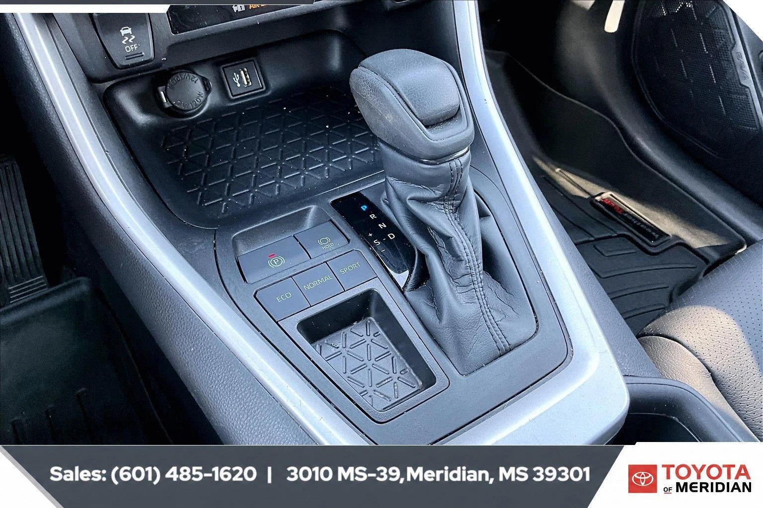 Used 2024 Ice Cap Toyota XLE image 23