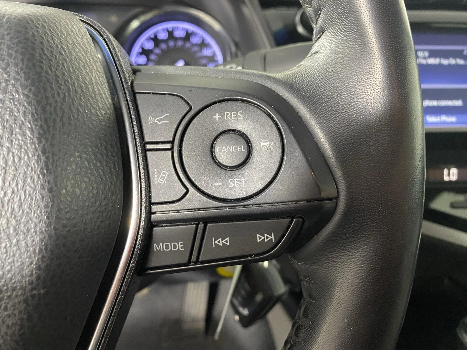 Used 2020 Blue Streak Metallic Toyota SE image 15