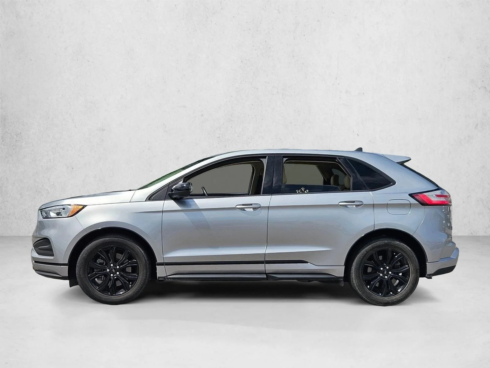 Used 2024 Iconic Silver Metallic Ford SE image 5