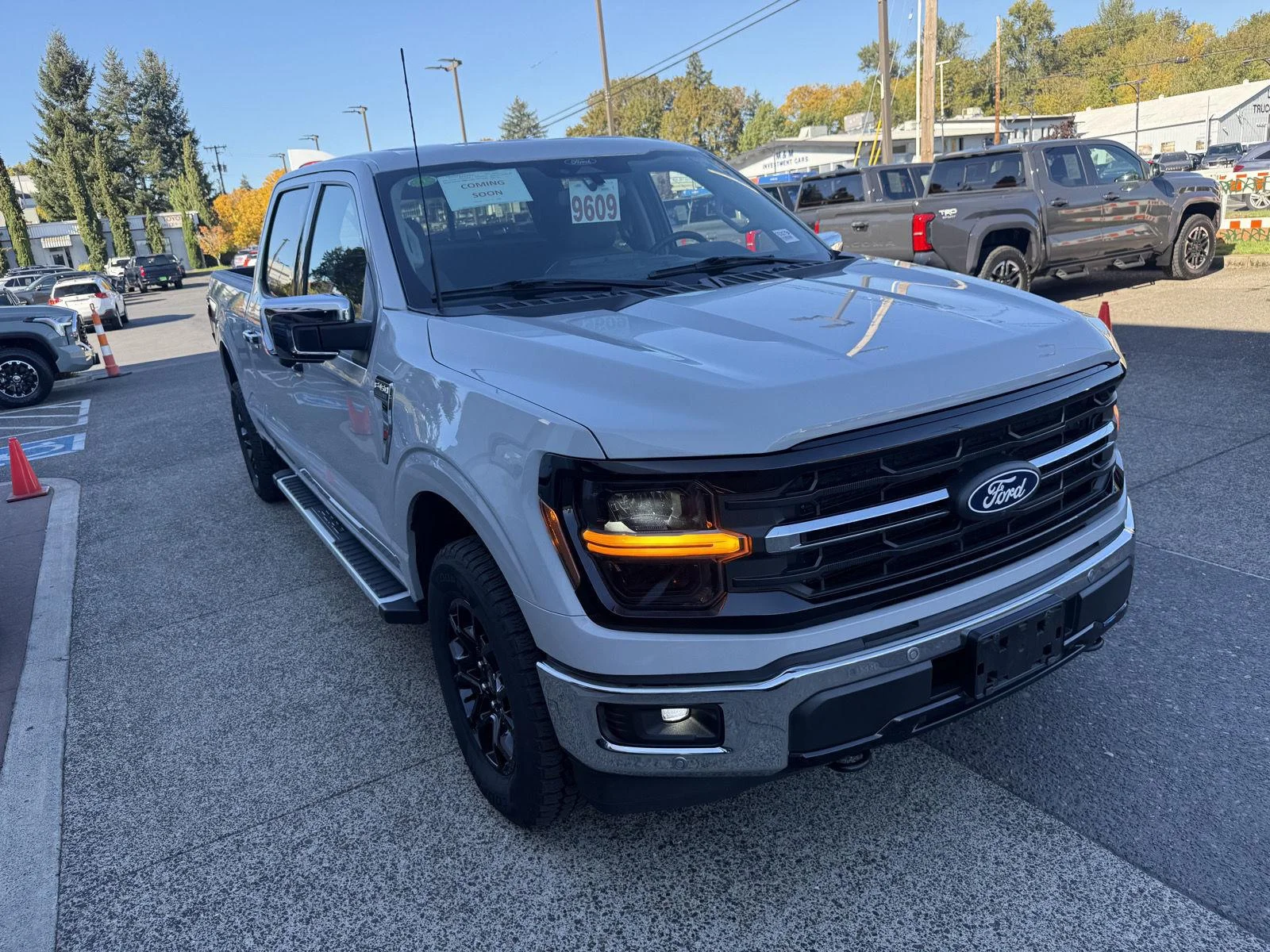 Used 2024 Avalanche Ford XLT image 6
