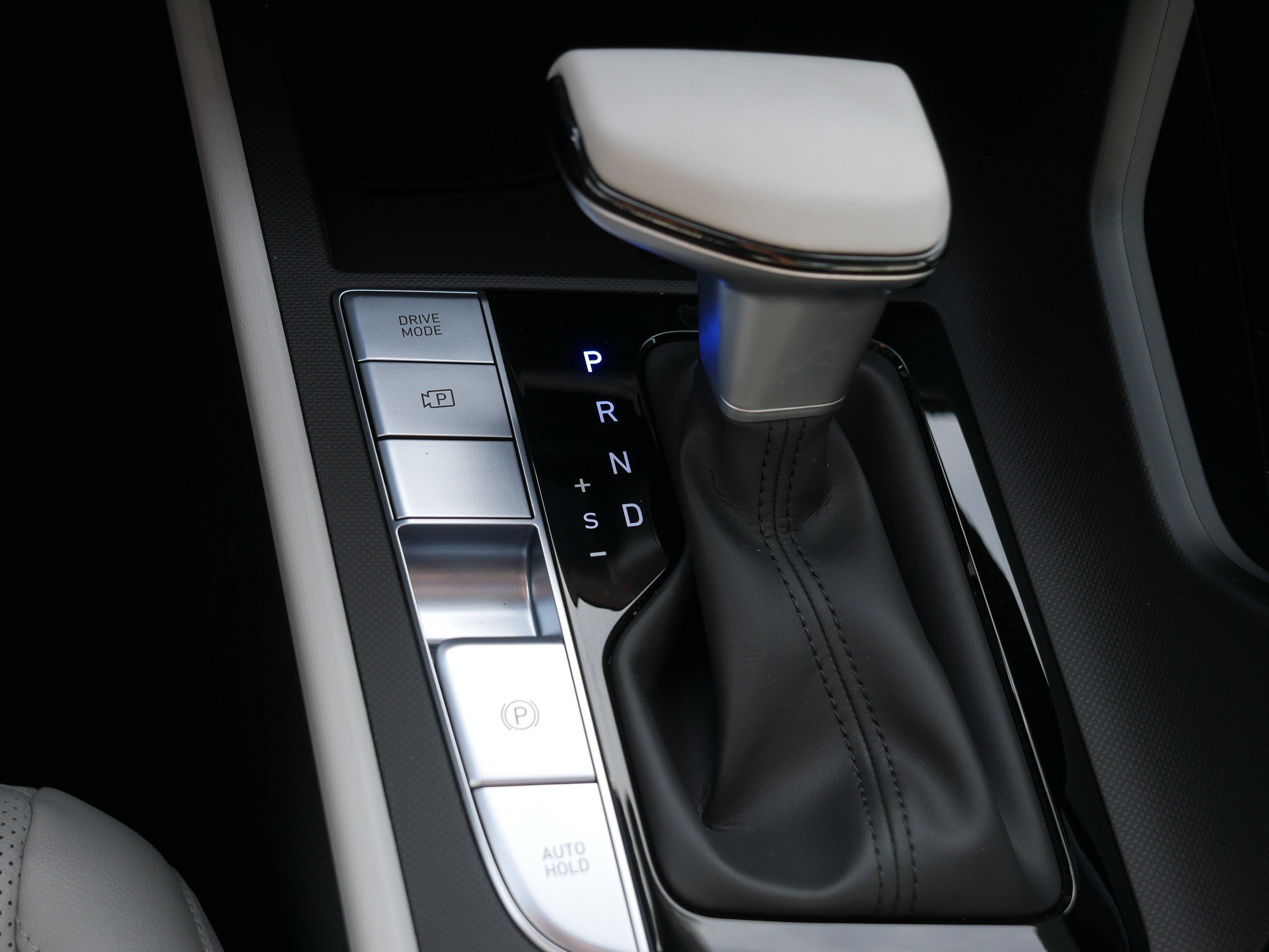 2026 Hyundai Elantra Limited - Photo 24