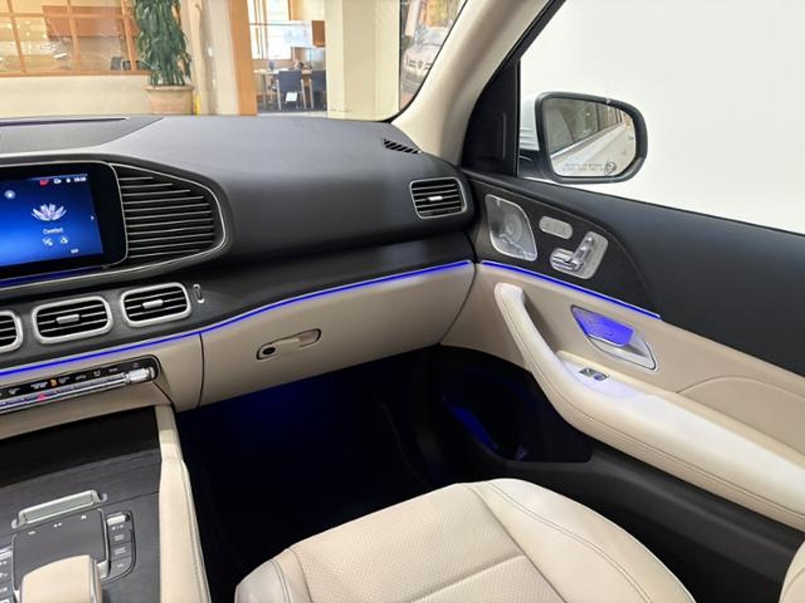 New 2026 MANUFAKTUR Moonlight White Metallic Mercedes-Benz  image 16