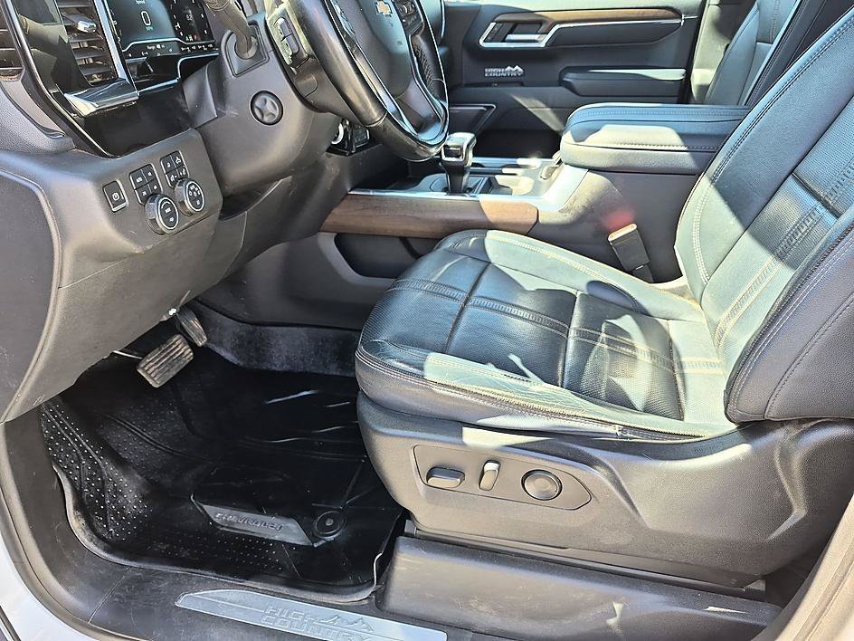 Used 2023 Iridescent Pearl Tricoat Chevrolet High Country image 15
