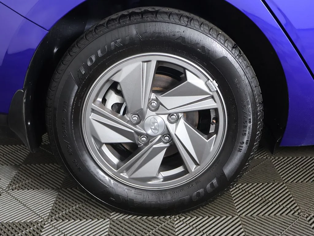 Used 2025 Blue Hyundai SE image 18