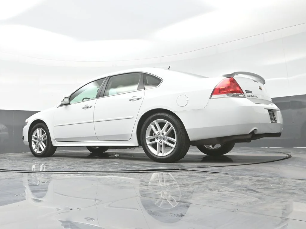 Used 2014 White Chevrolet LTZ image 27