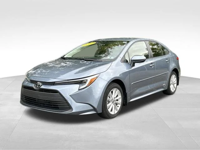 Certified Used 2026  Toyota LE image 1