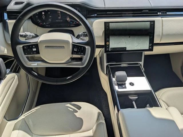 Used 2025  Land Rover SE image 11