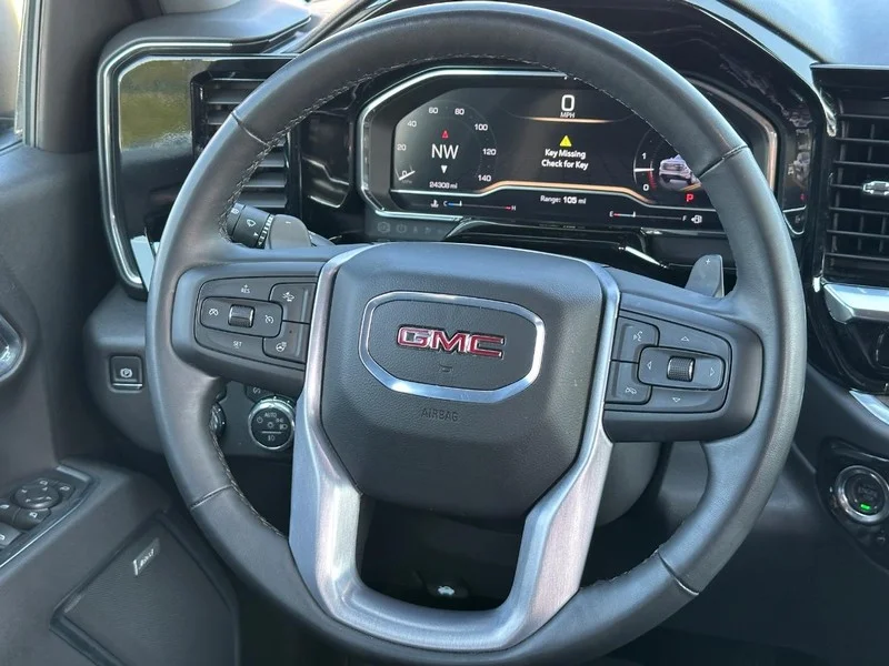 Used 2025 Onyx Black GMC SLT image 16