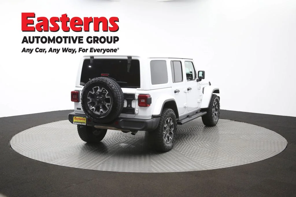 Used 2024 White Jeep Sahara image 39