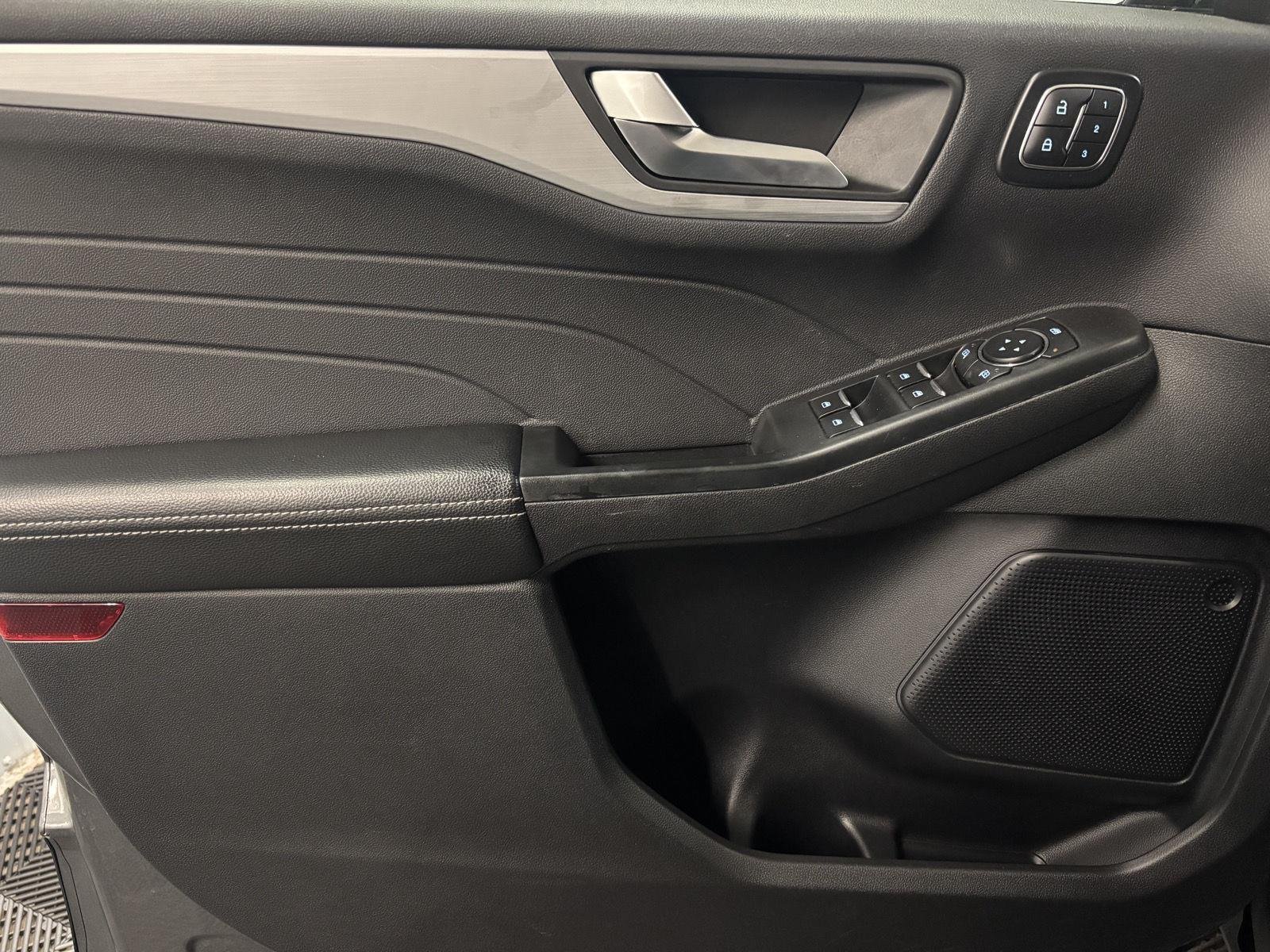 Used 2025 Carbonized Gray Metallic Ford Platinum image 36