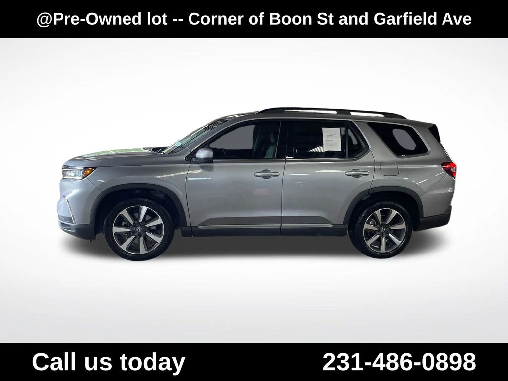 Used 2023  Honda Touring image 2