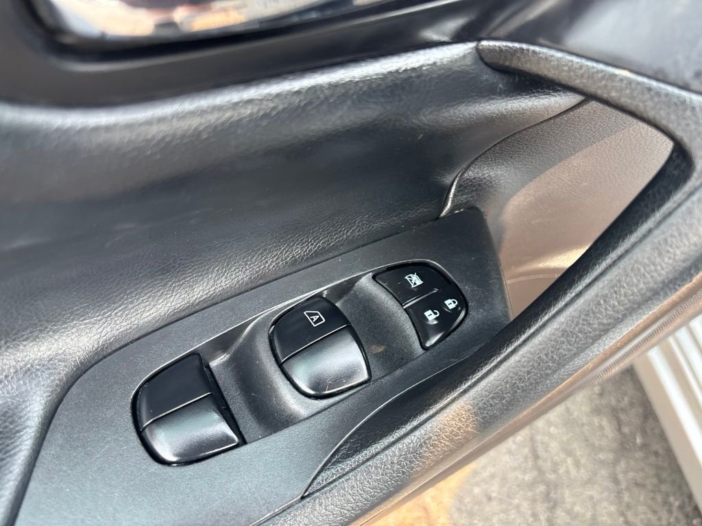 Used 2017 Silver Nissan 2.5 S image 16