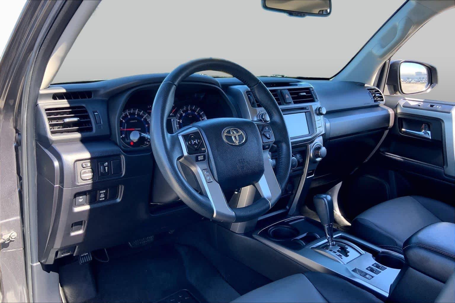 Used 2018 Magnetic Gray Metallic Toyota SR5 Premium image 17