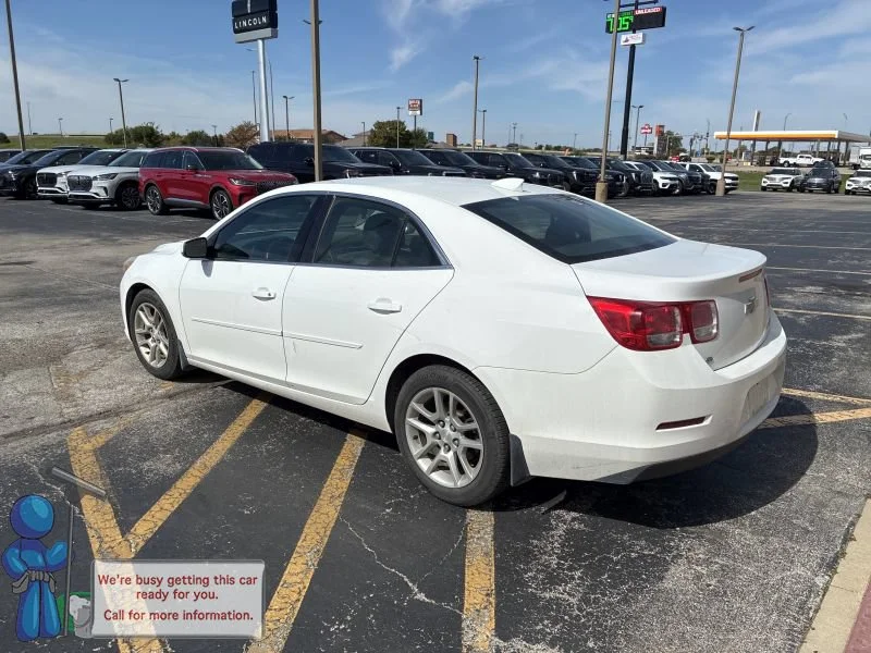 Used 2015 Summit White Chevrolet LT image 3
