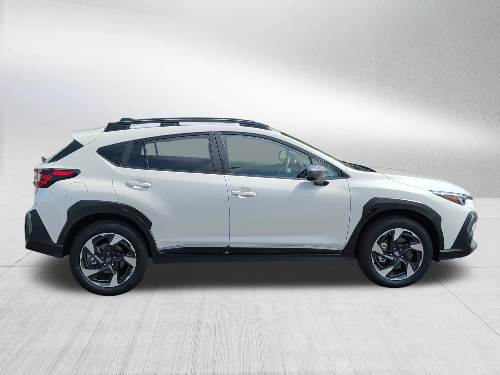 Used 2025 Crystal White Pearl Subaru Limited image 8