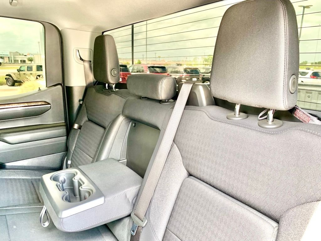 Used 2024 White GMC Elevation image 19