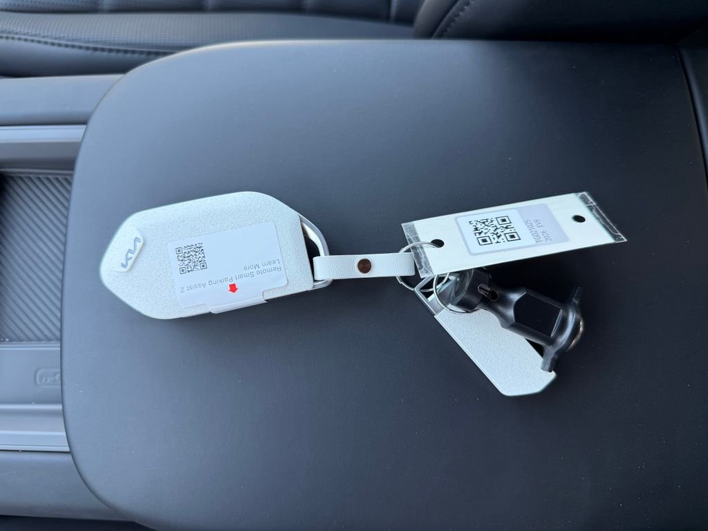 New 2026 Glacial White Kia Land AWD image 33