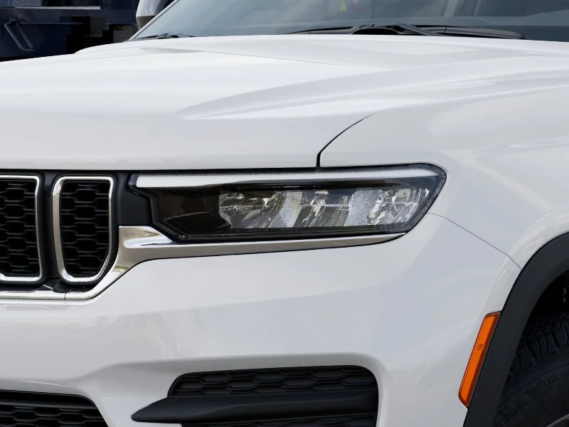 New 2027 Bright White Clear-Coat Paint Jeep Laredo X image 6