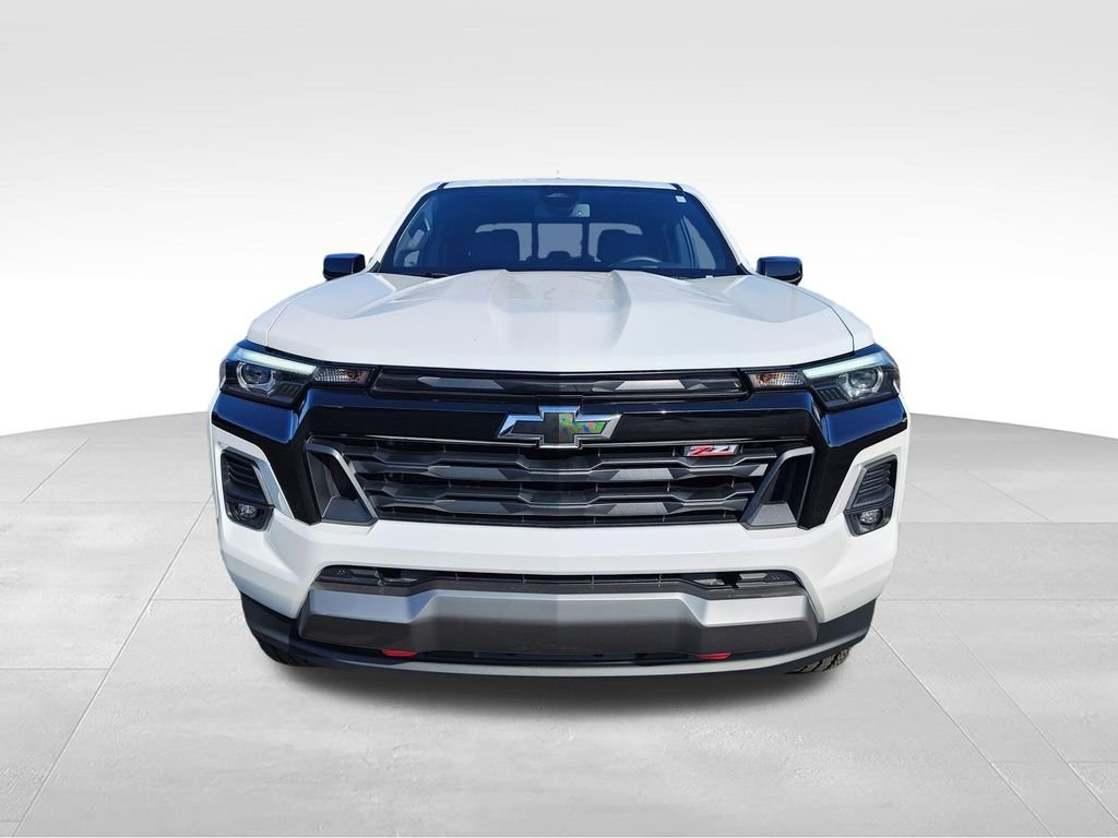 Used 2023 White Chevrolet Z71 image 8