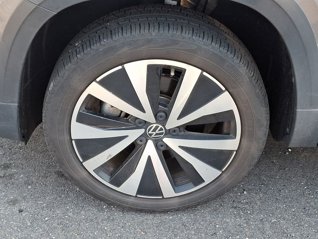 Certified Used 2023 Gray Volkswagen 1.5T SE image 5