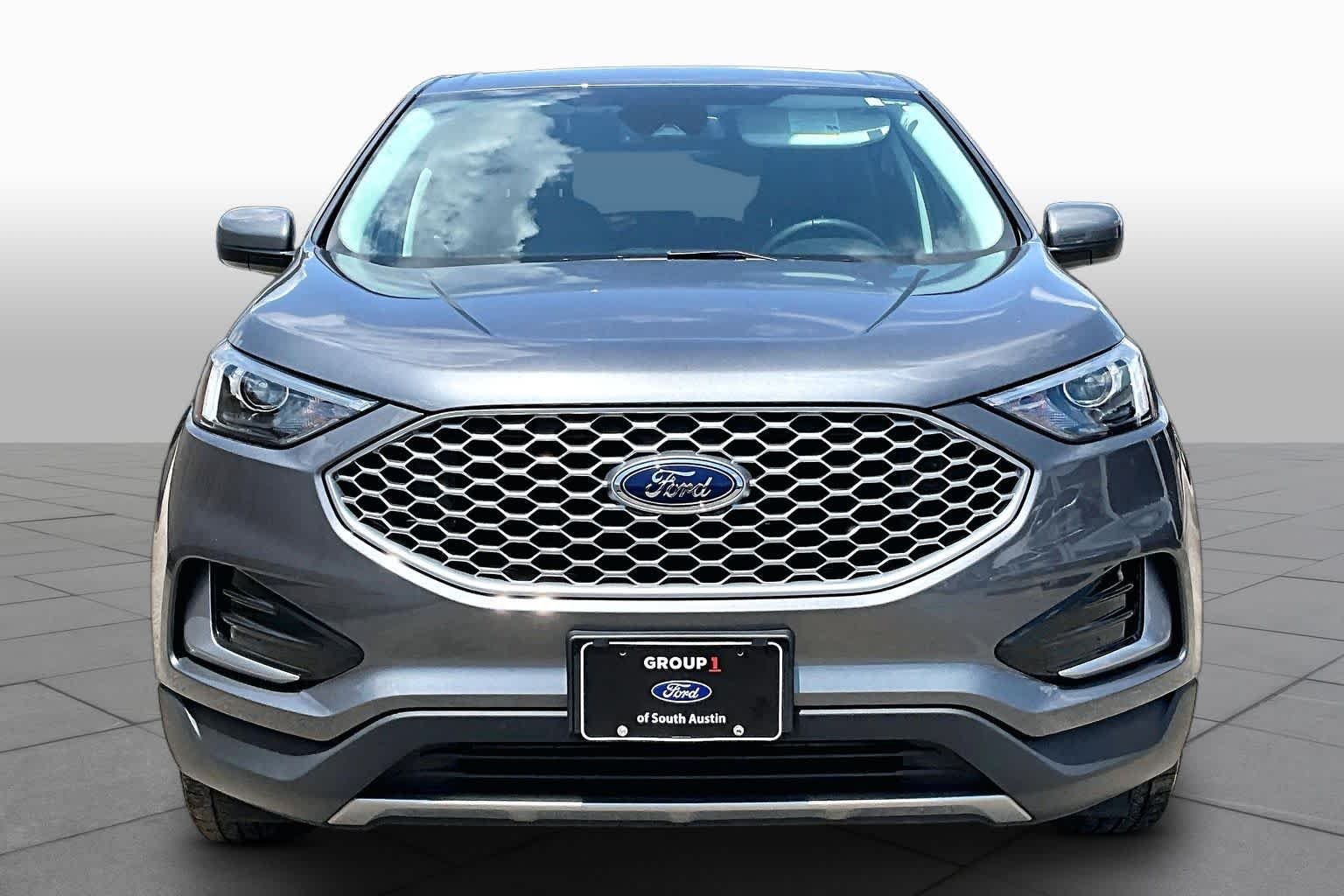 Used 2024 Carbonized Gray Ford SEL image 4