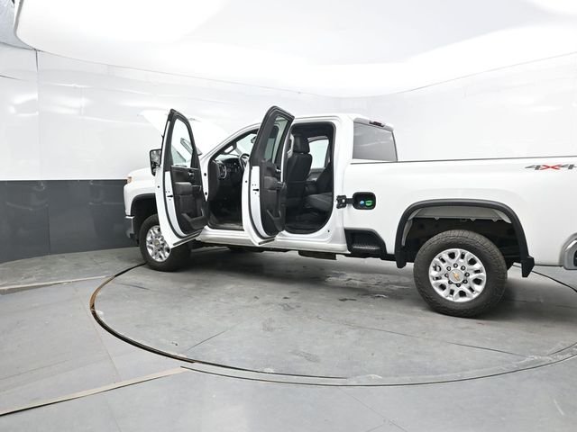 Used 2022 White Chevrolet LTZ image 45