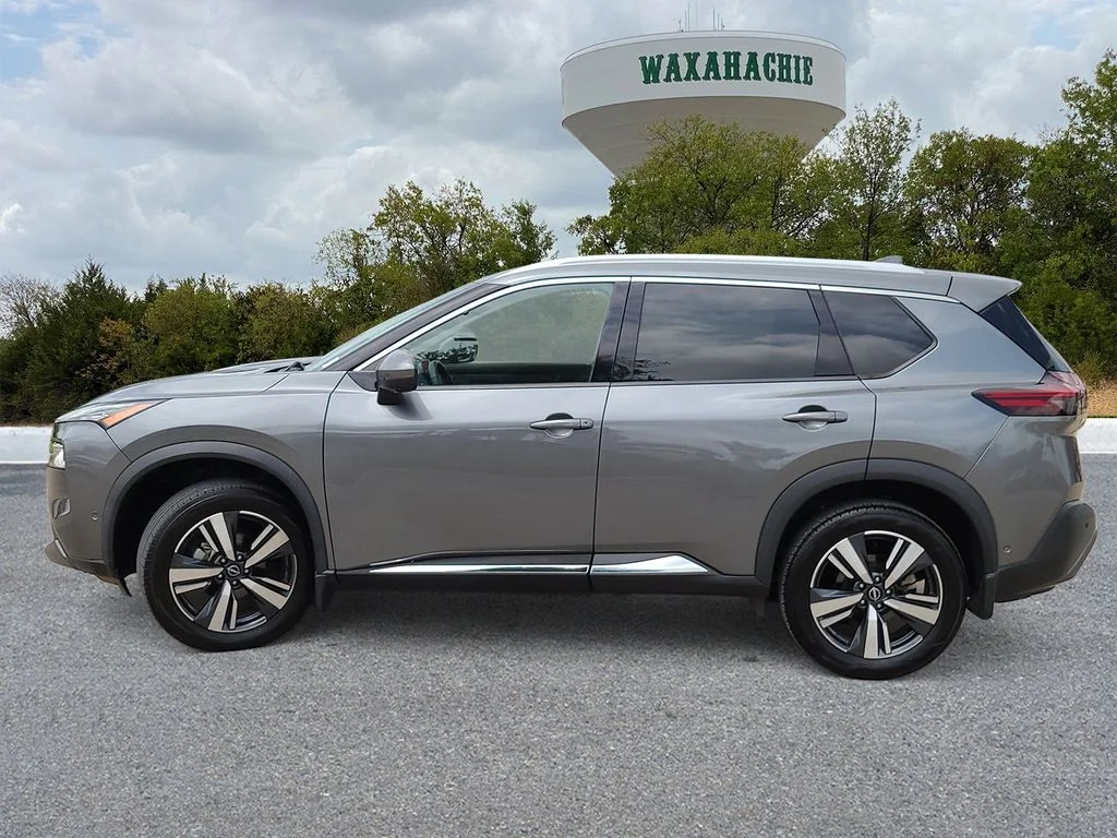 Used 2022 Gray Nissan SL image 4
