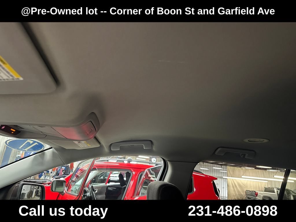 Used 2017 BLACK CHERRY METALLIC GMC SLE image 13