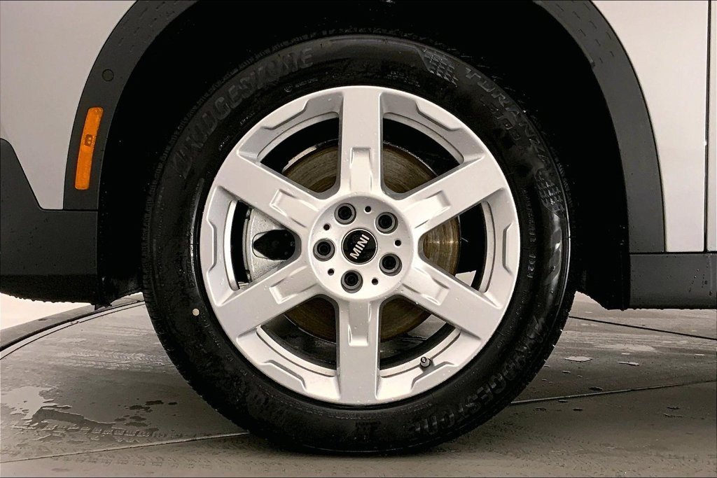 Used 2026 Silver MINI Signature Plus image 9