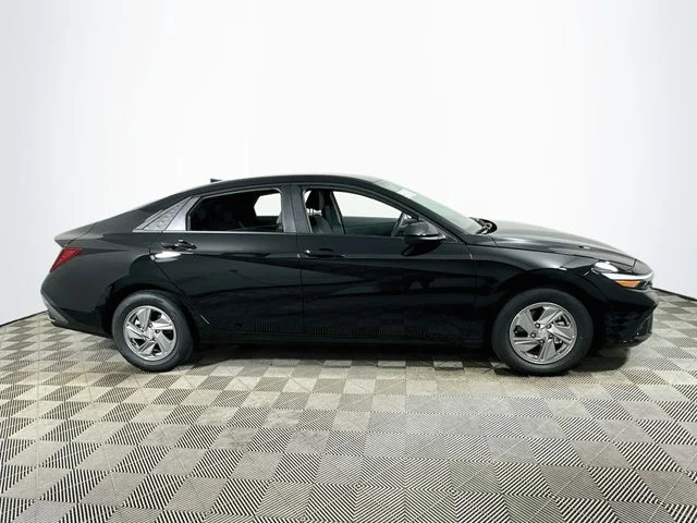 New 2026 Hyundai ELANTRA SE