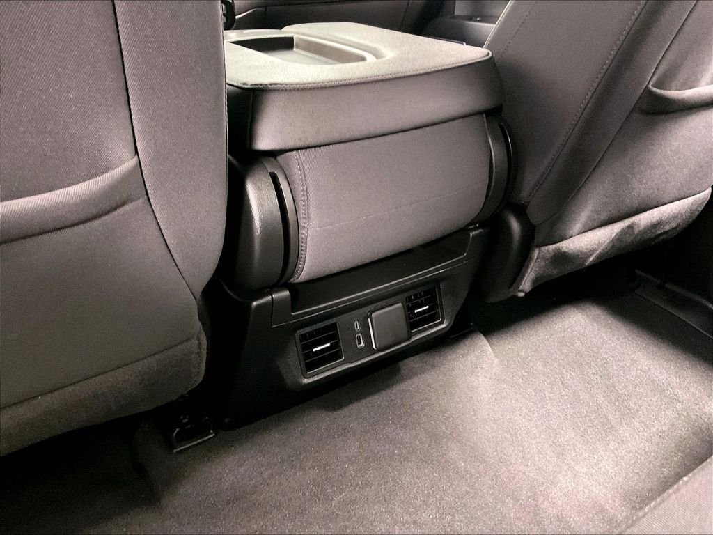 Used 2025 Summit White Chevrolet LT image 27