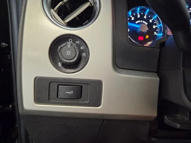Used 2013 Blue Ford Lariat image 29