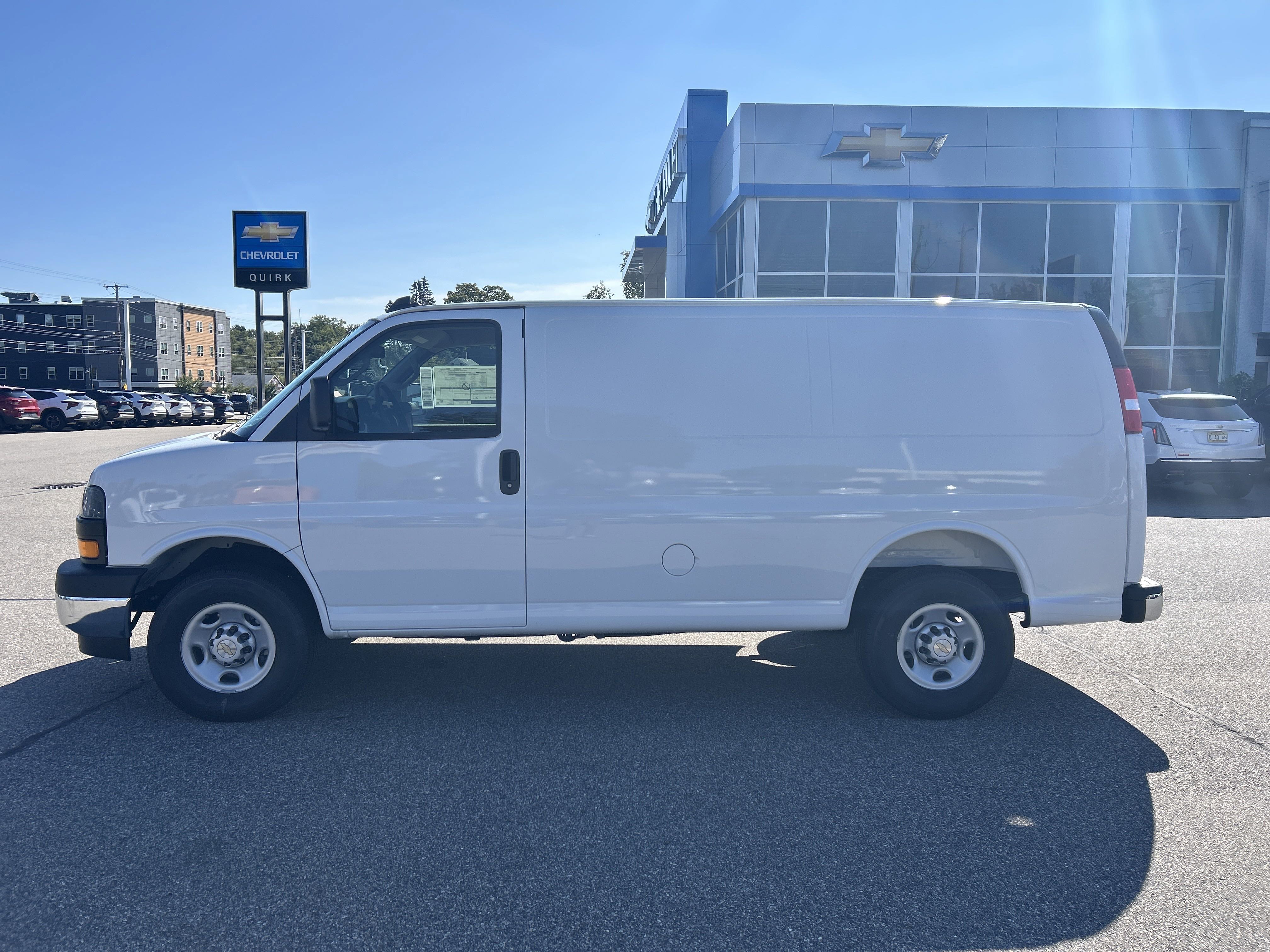 New 2025 Summit White Chevrolet WT image 6
