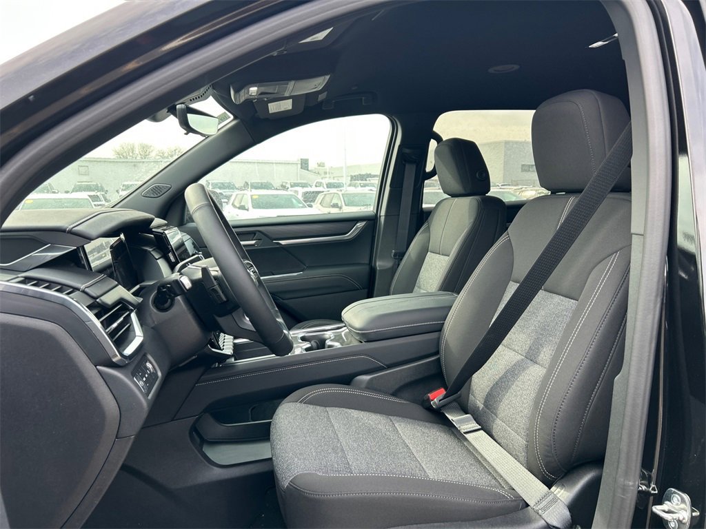 2026 GMC ACADIA - Image 15