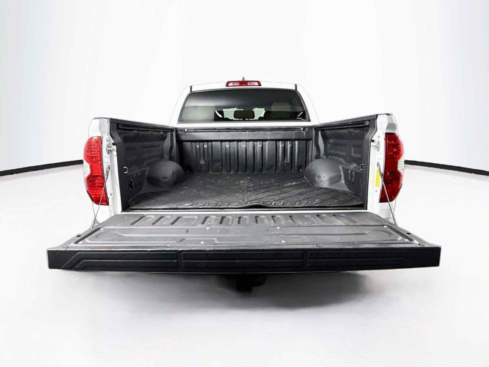 Used 2020 Super White Toyota SR5 image 34