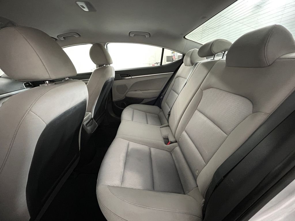 Used 2017 Silver Hyundai SE image 19