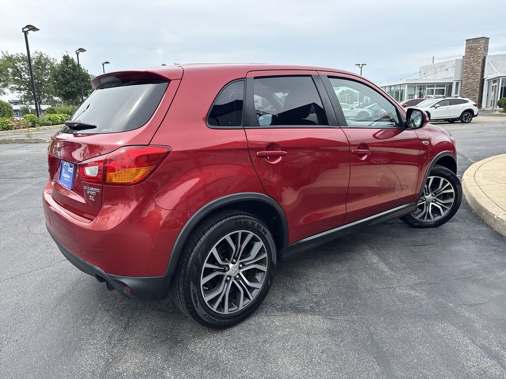 Used 2016  Mitsubishi ES image 3
