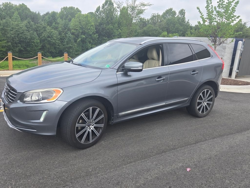 2017 Volvo XC60 Inscription AWD photo
